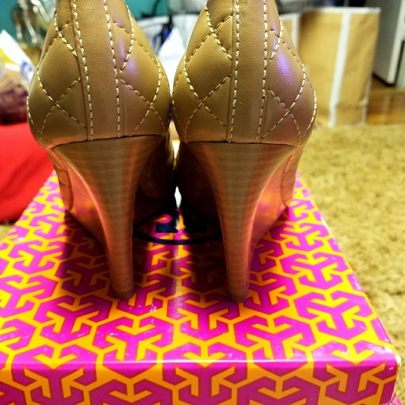 SOLD ⬆️Authentic tory Burch wedge - Picture 7 of 8